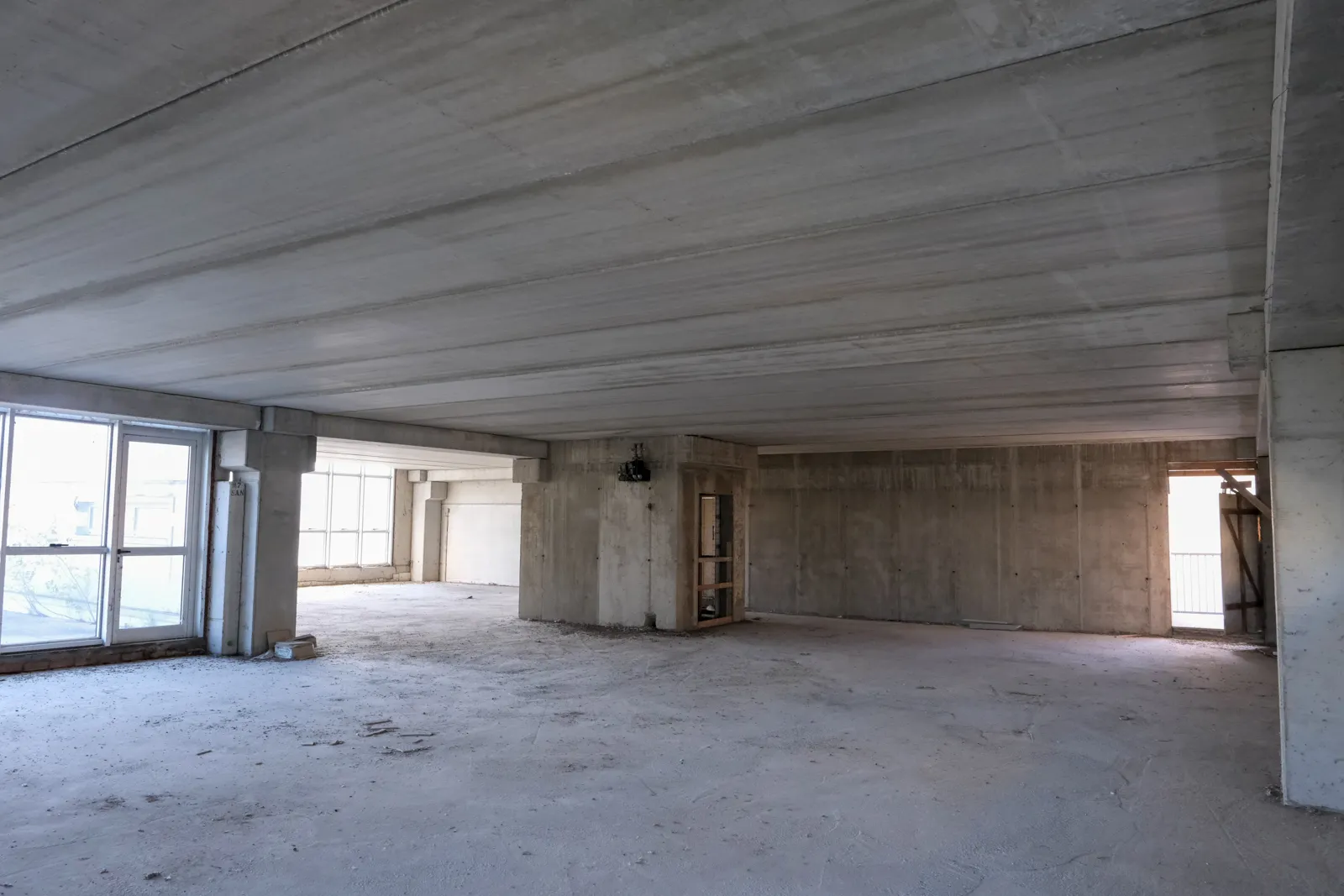 Unità immobiliare con n.4 posti auto