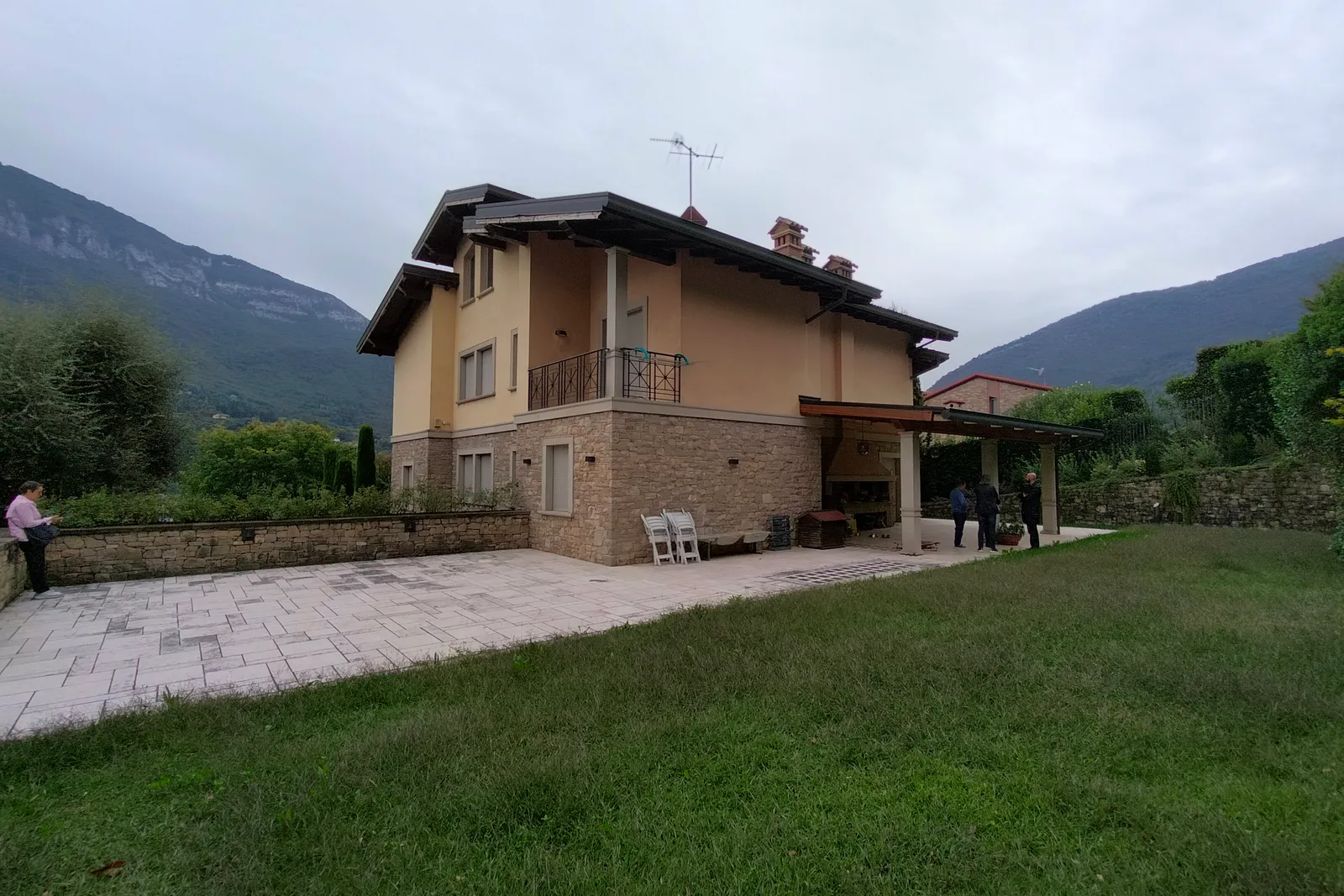 Villa con giardino