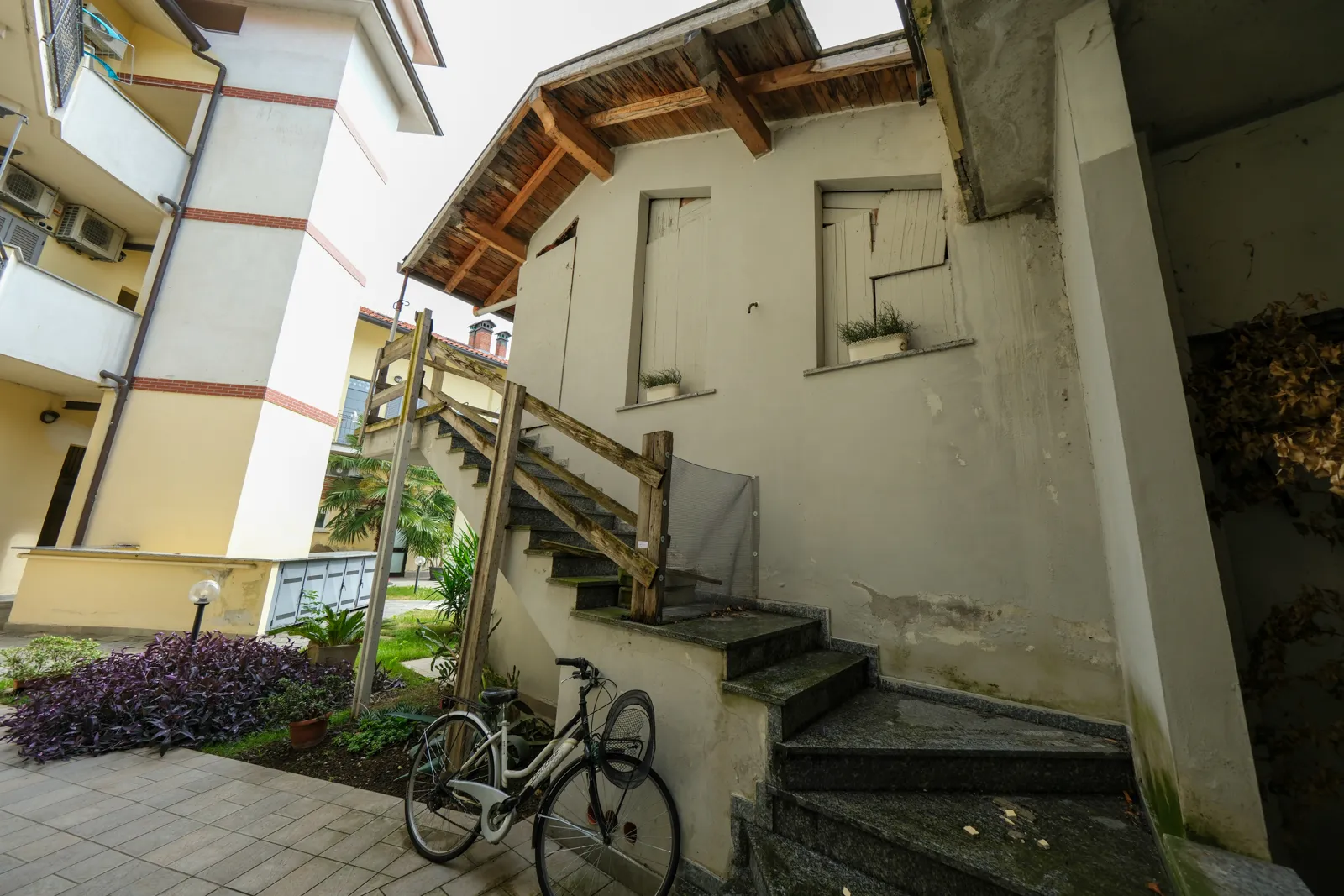 Immobile residenziale al rustico, composto da 4 alloggi