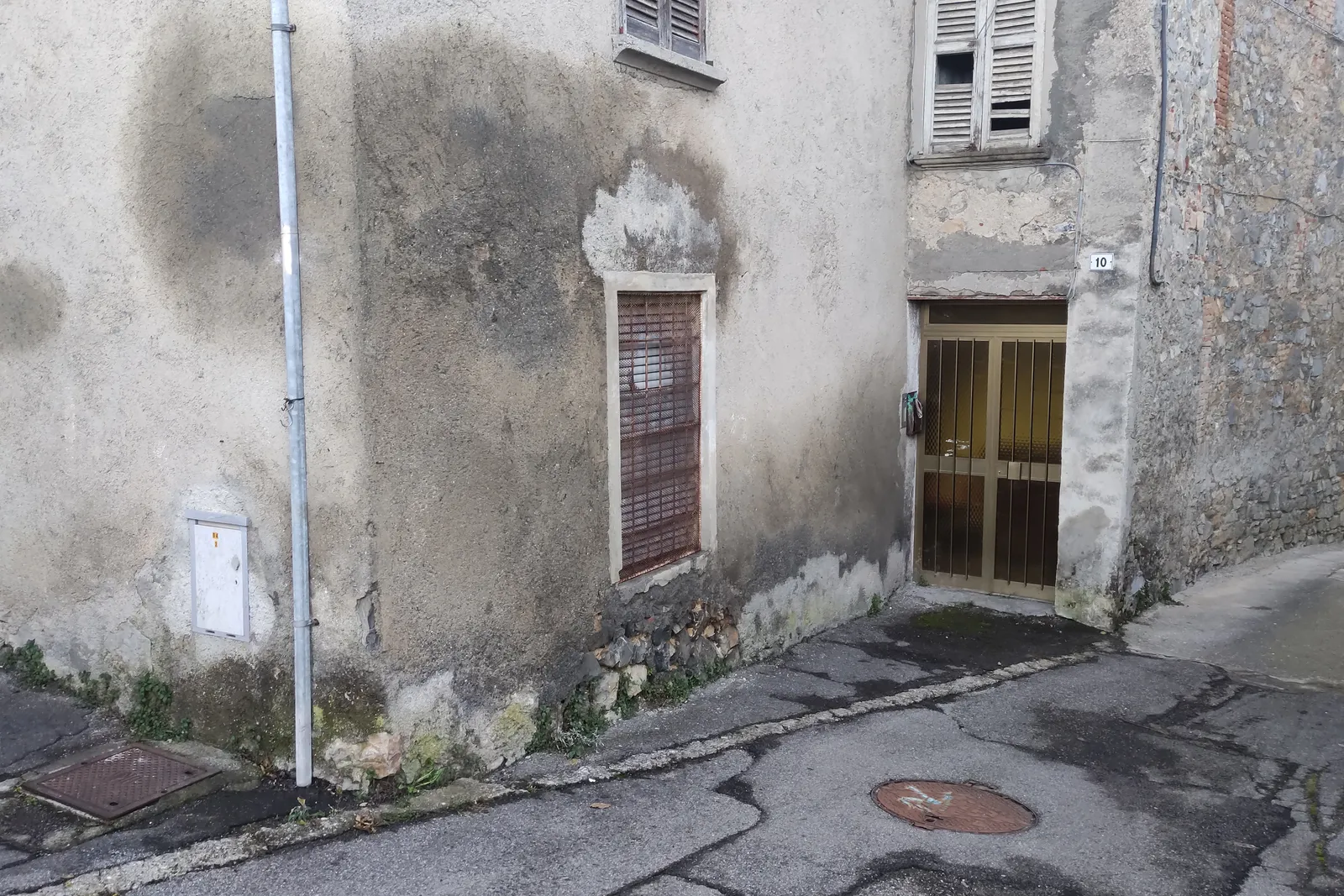 complesso residenziale da ristrutturare