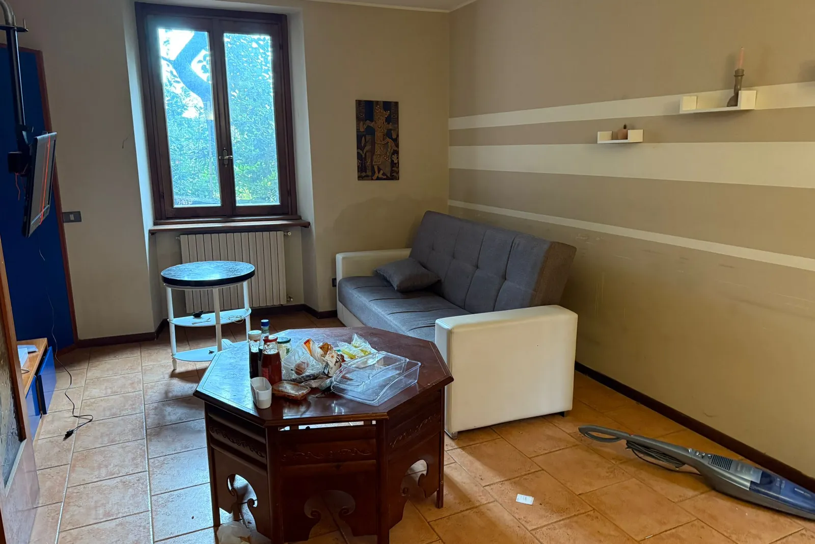 Appartamento con cantina , posto auto scoperto e autorimessa