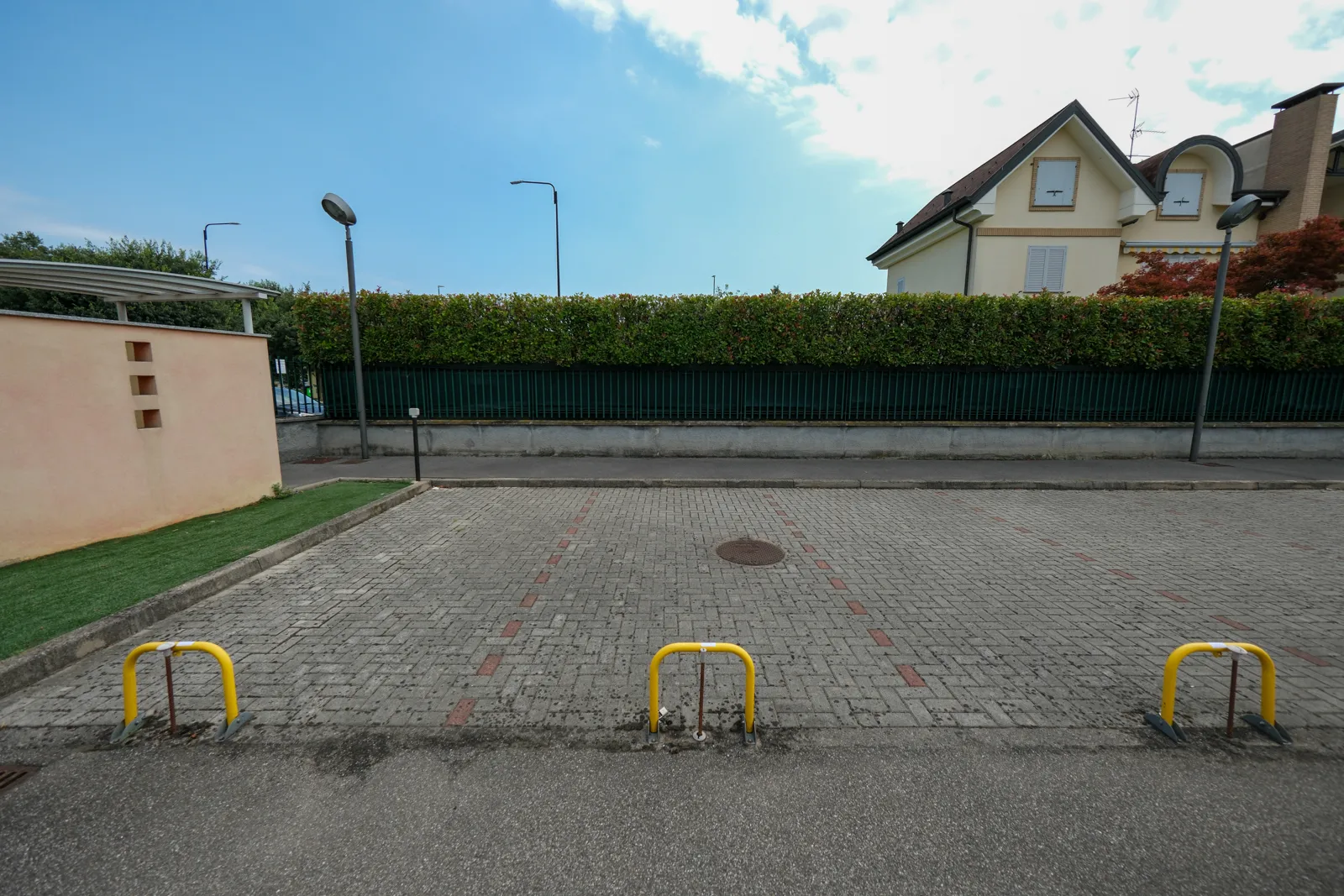 n.2 posto auto sub 2 e 3
