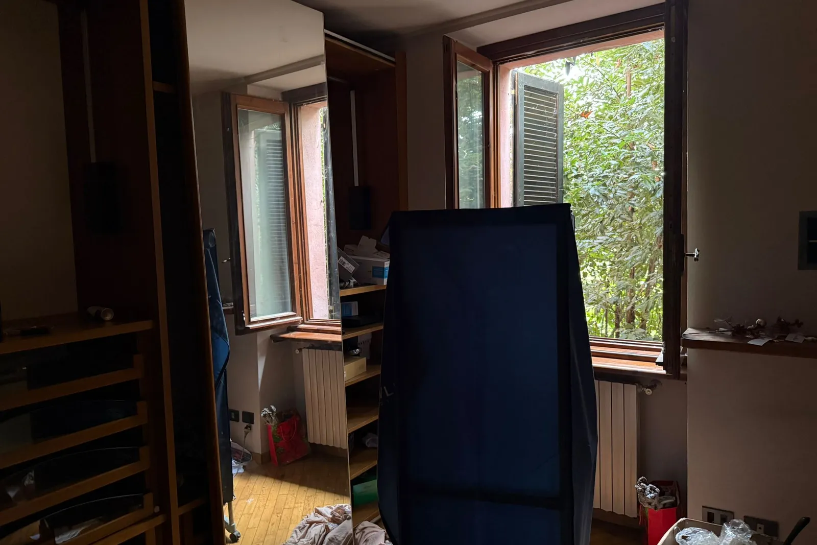 Appartamento con cantina , posto auto scoperto e autorimessa