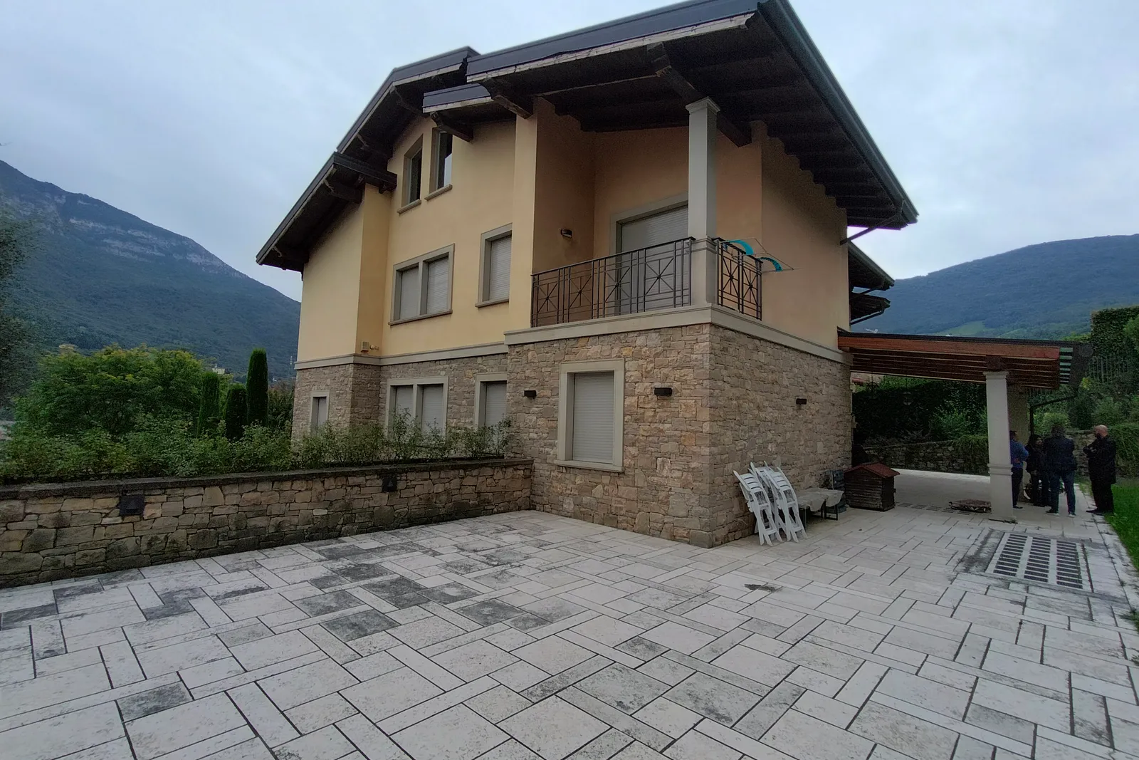 Villa con giardino