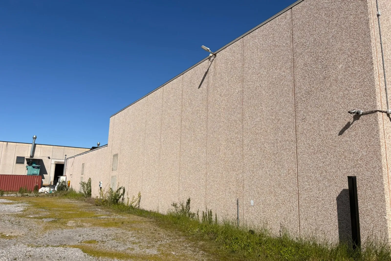 Complesso industriale con celle frigorifere e beni mobili