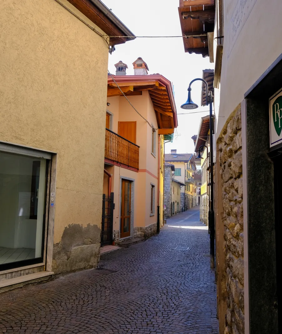 Locale commerciale/negozio con deposito