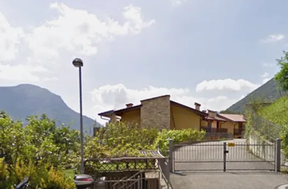 Villetta con giardino e box
