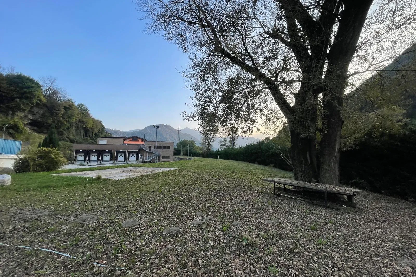 Compendio artigianale con uffici e terreno pertinenziale