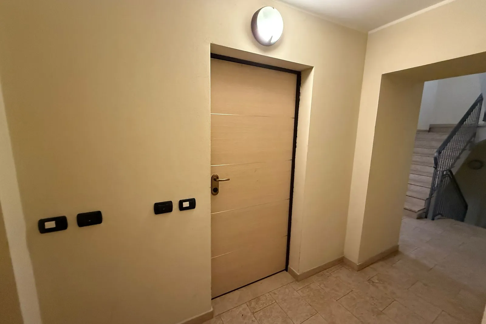 Appartamento e posto auto scoperto