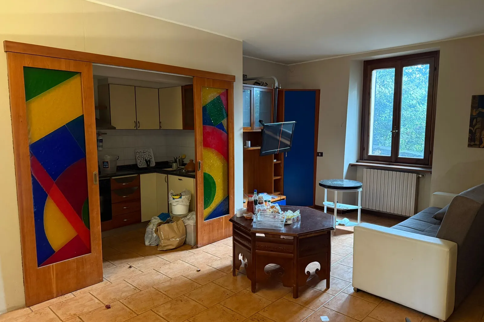 Appartamento con cantina , posto auto scoperto e autorimessa