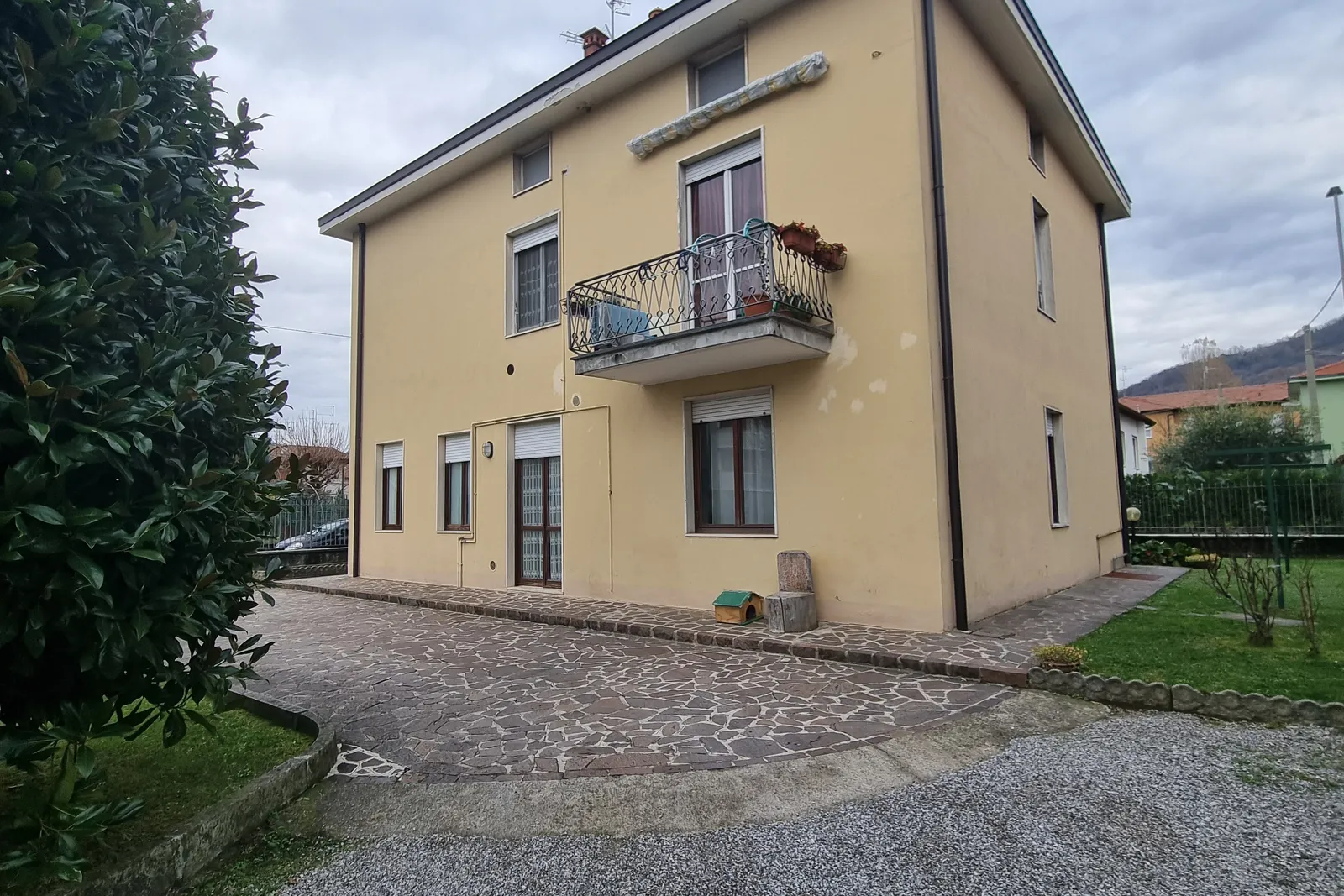 Appartamento e autorimessa