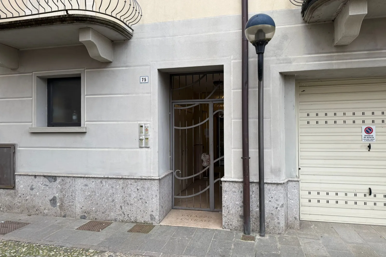Appartamento e posto auto scoperto