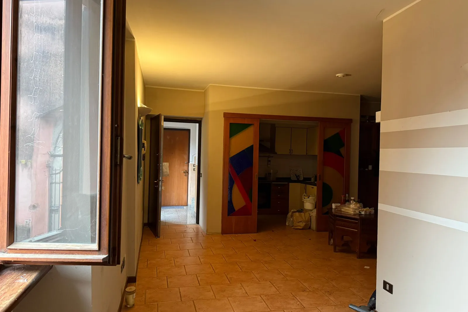 Appartamento con cantina , posto auto scoperto e autorimessa