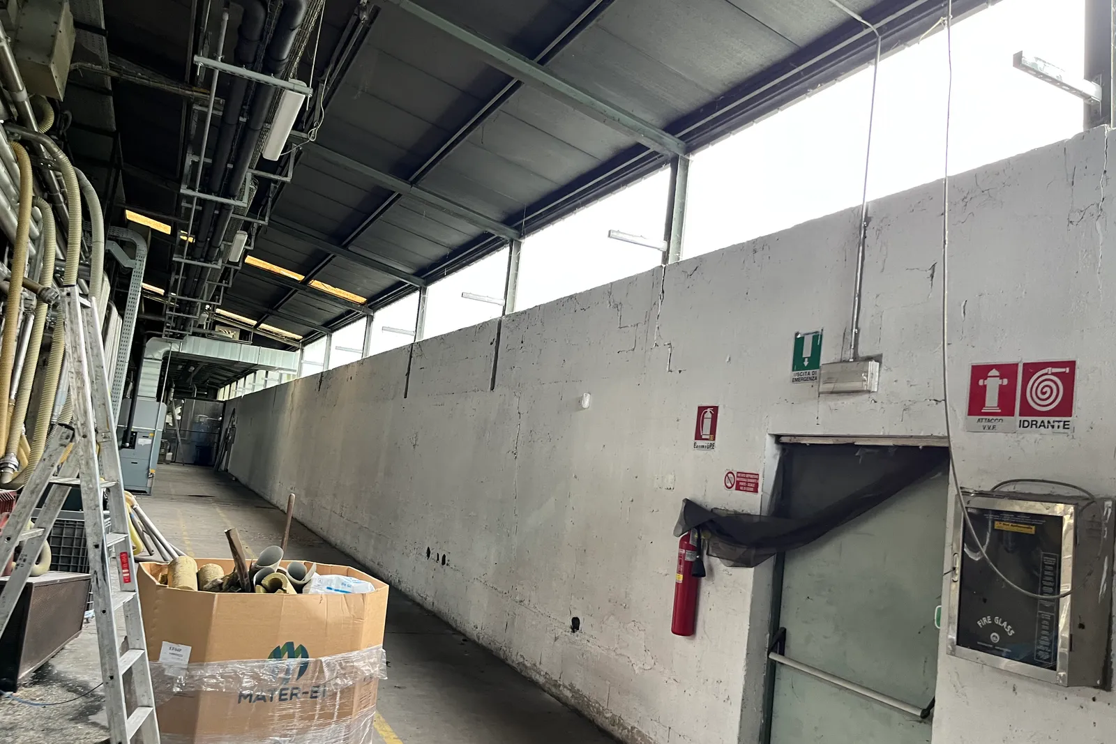Complesso industriale e beni mobili
