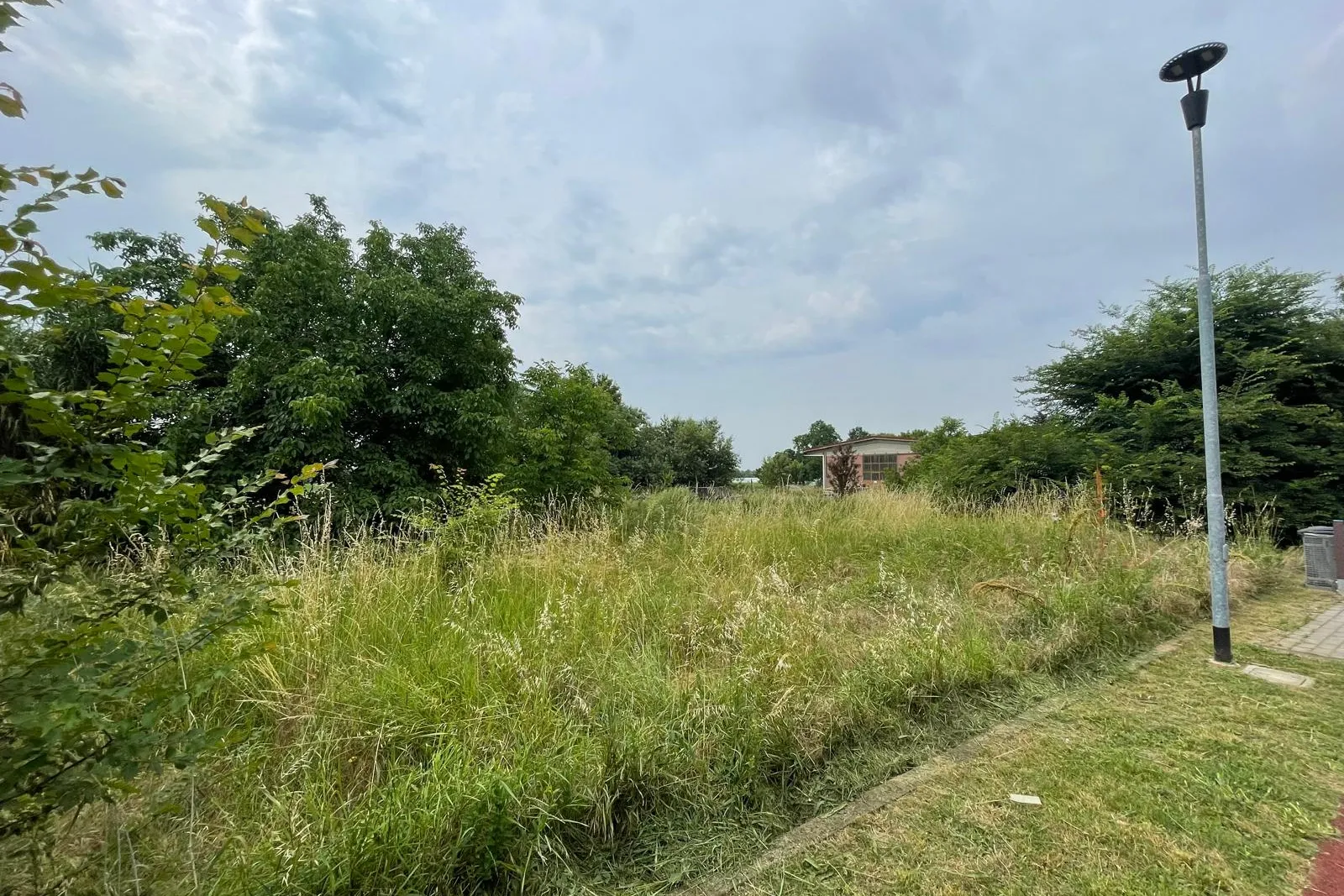 Area parzialmente edificabile e parzialmente agricola 