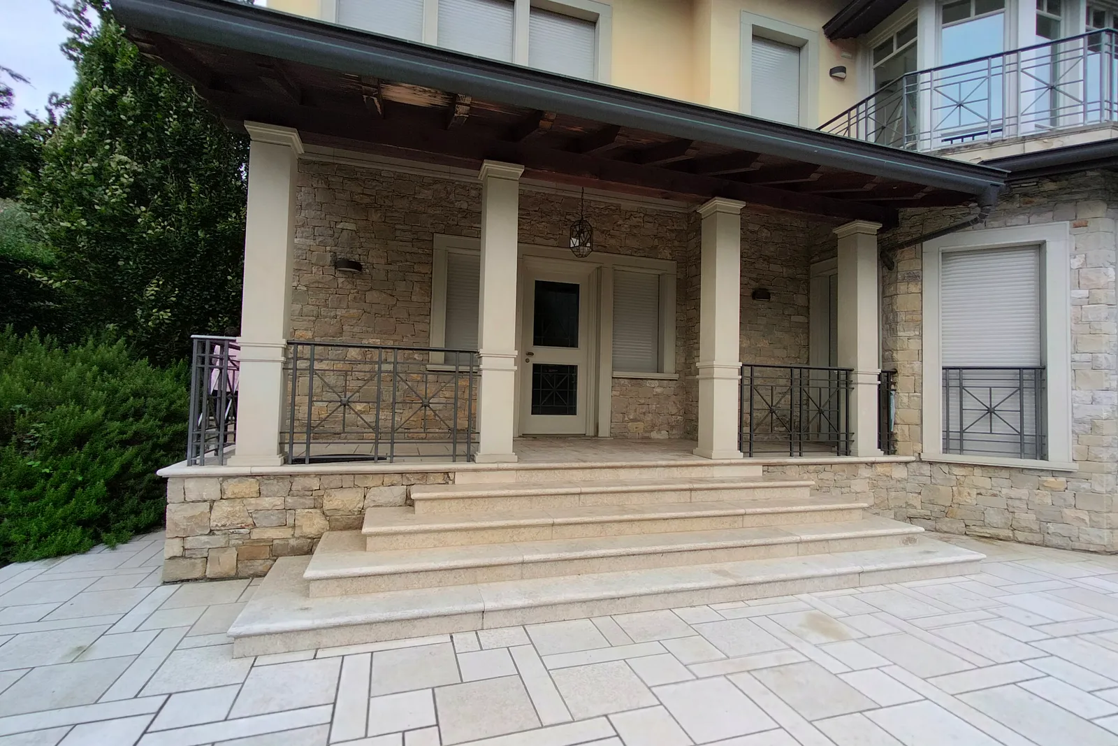 Villa con giardino