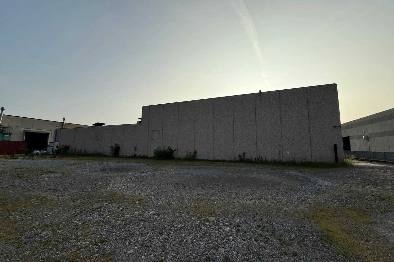 Complesso industriale con celle frigorifere e beni mobili