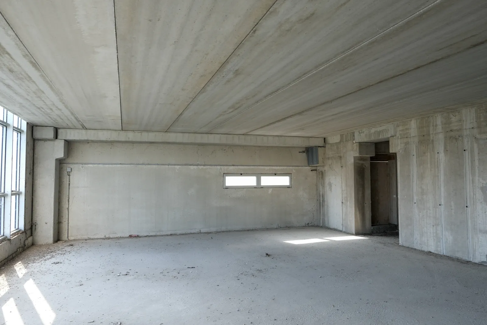 Unità immobiliare con n.4 posti auto