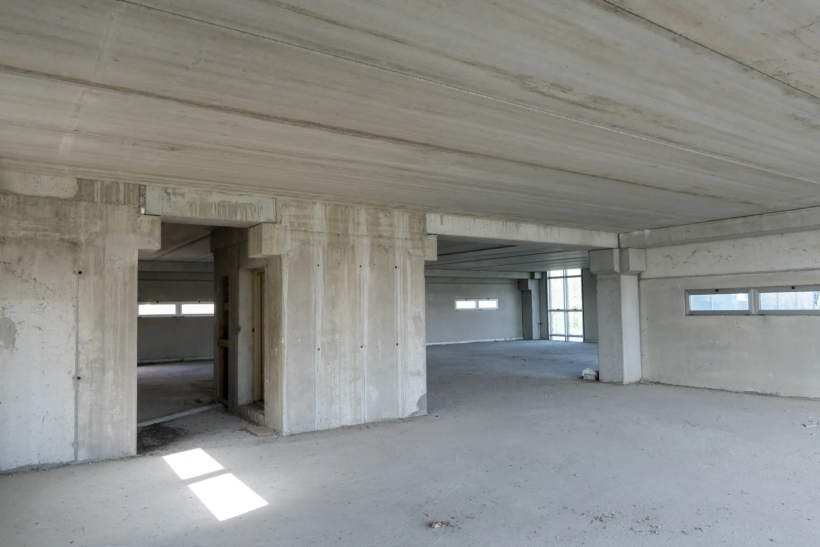 Unità immobiliare con n.4 posti auto