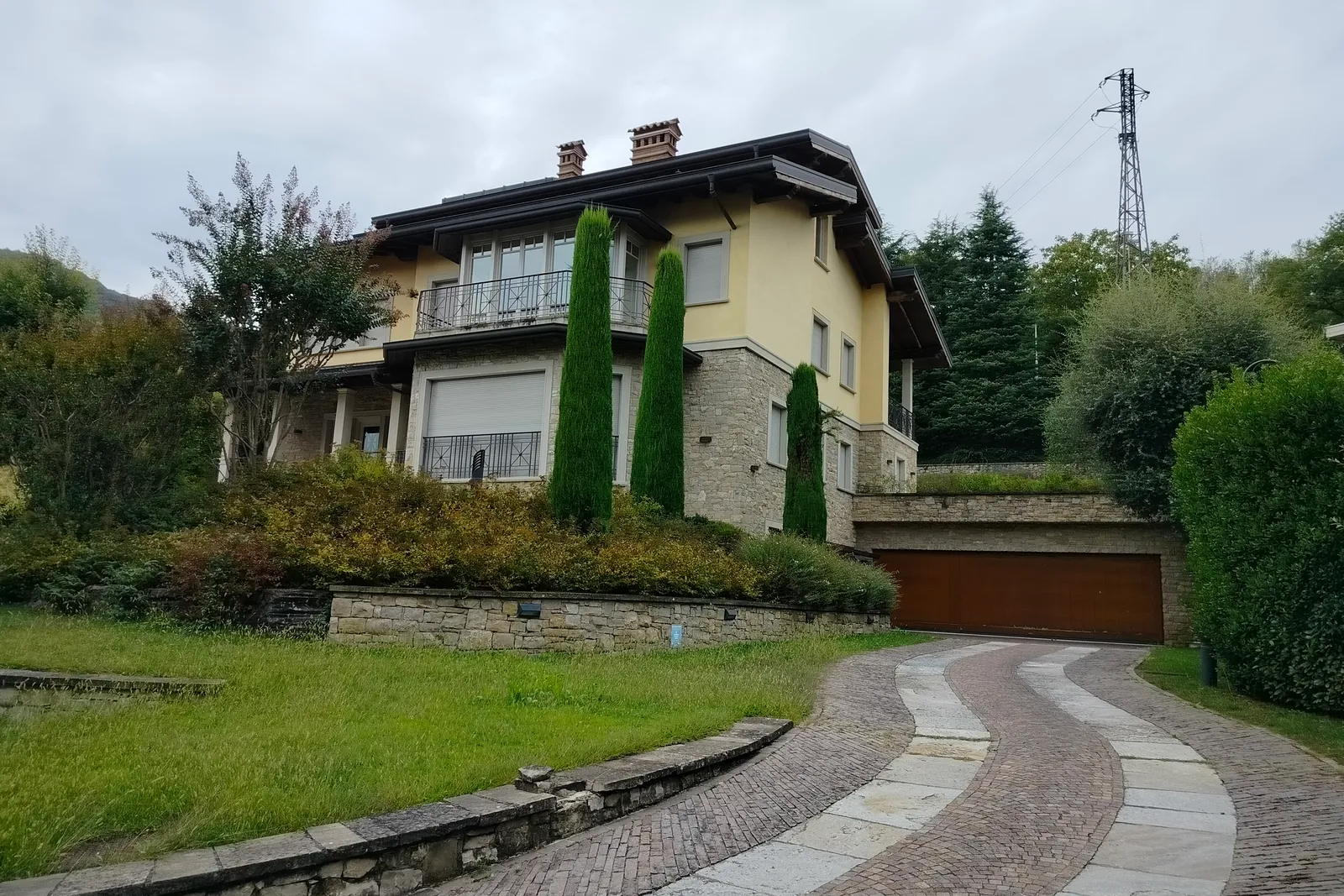 Villa con giardino