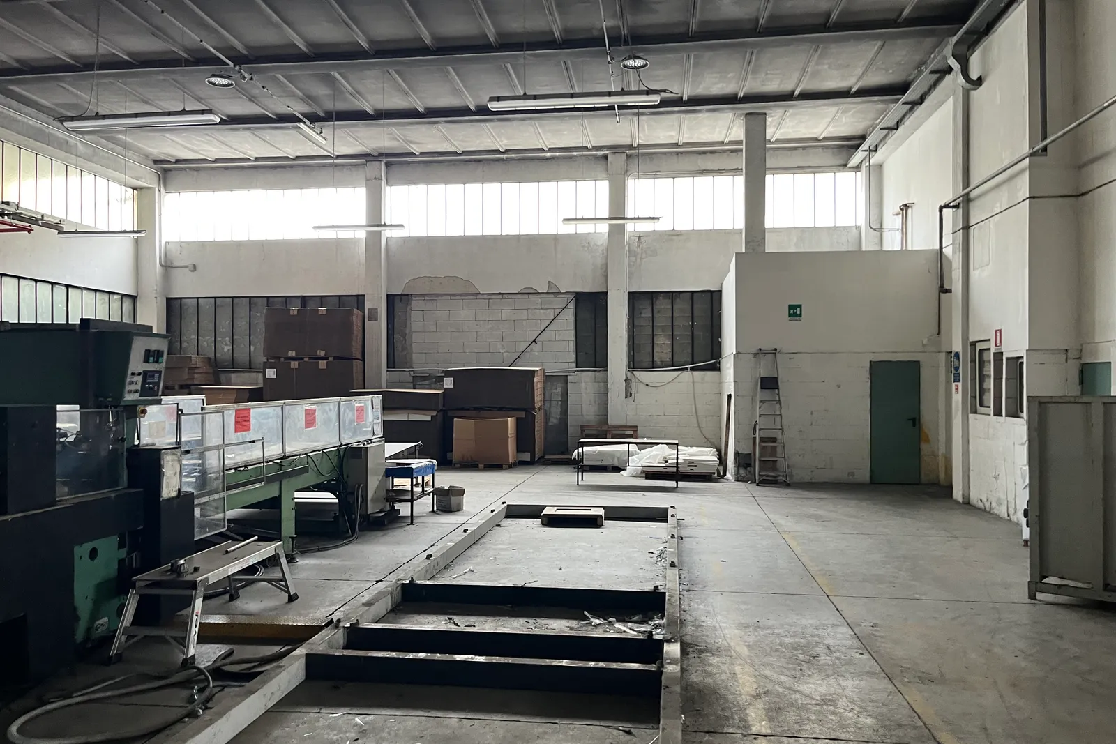 Complesso industriale e beni mobili
