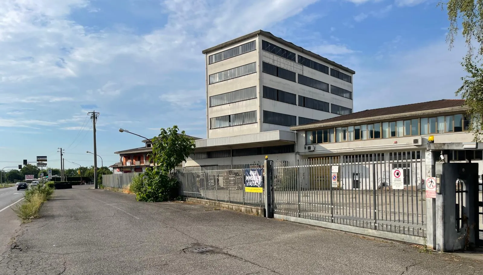 Complesso industriale e beni mobili