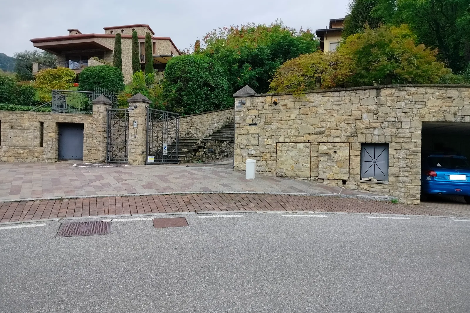 Villa con giardino