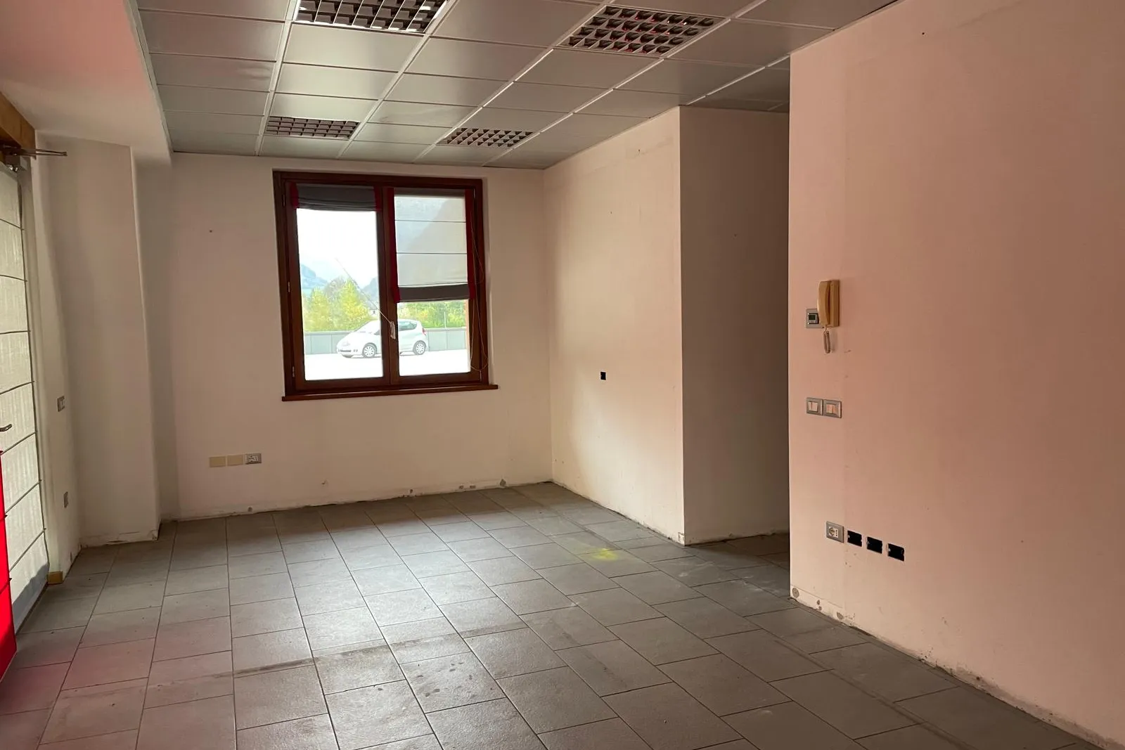 Compendio artigianale con uffici e terreno pertinenziale