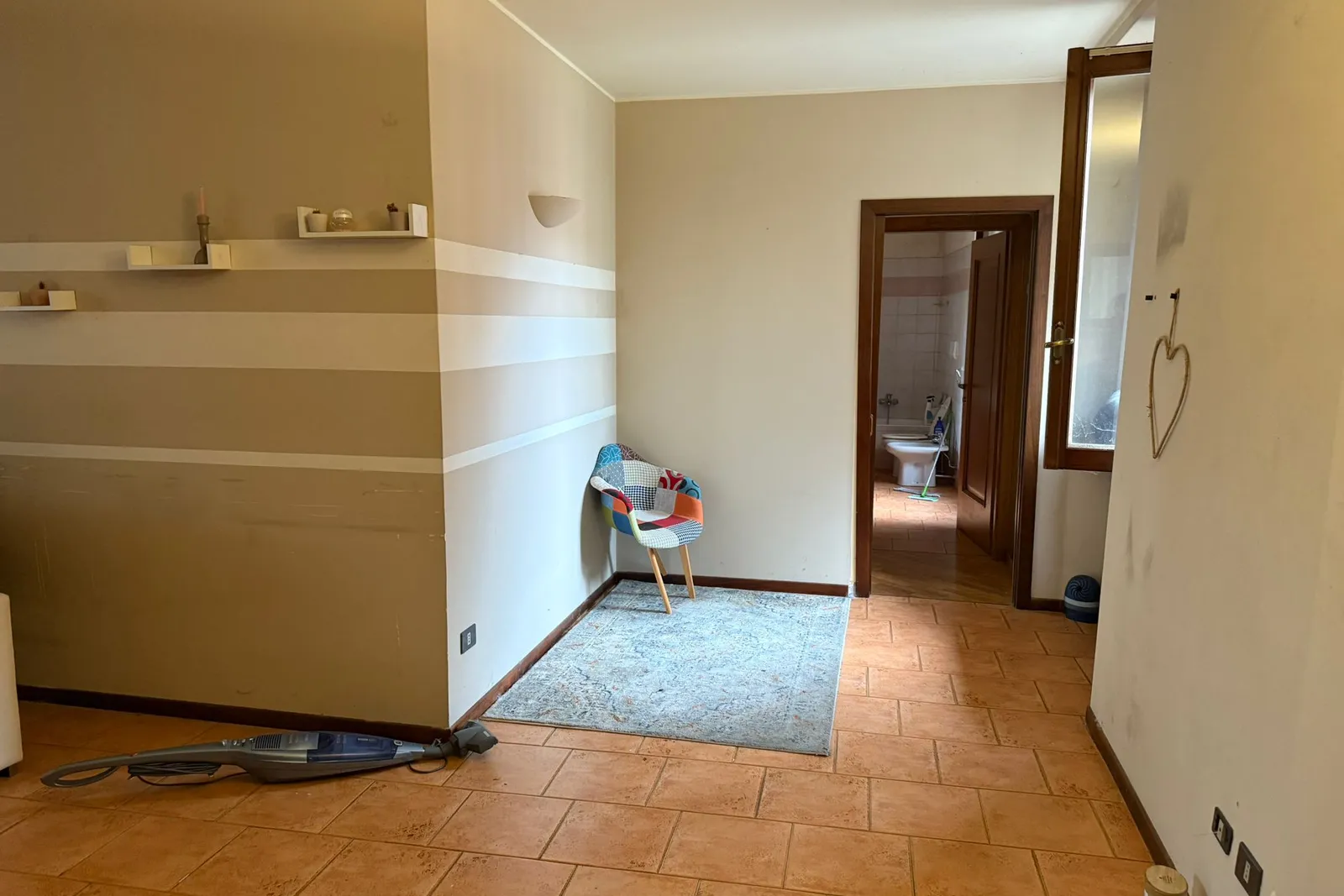 Appartamento con cantina , posto auto scoperto e autorimessa
