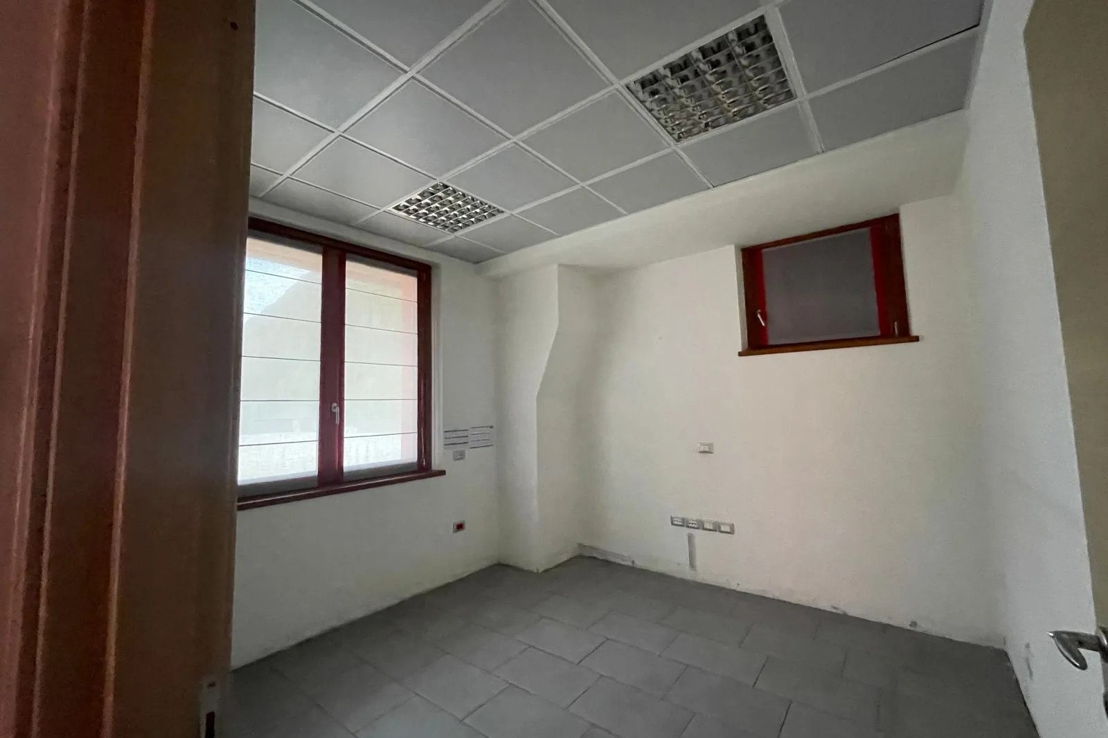 Compendio artigianale con uffici e terreno pertinenziale