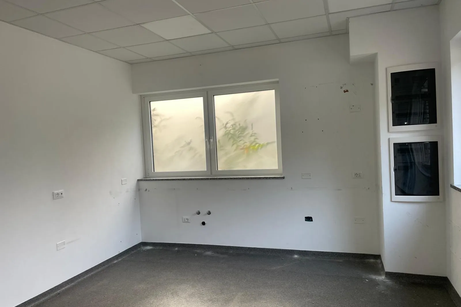 Compendio artigianale con uffici e terreno pertinenziale