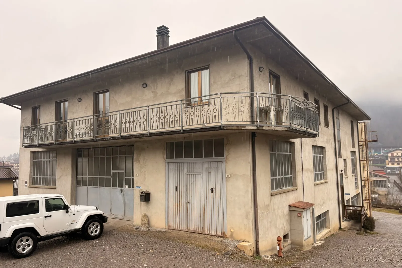 Fabbricato, parte immobile funzionale all’attività e parte residenziale