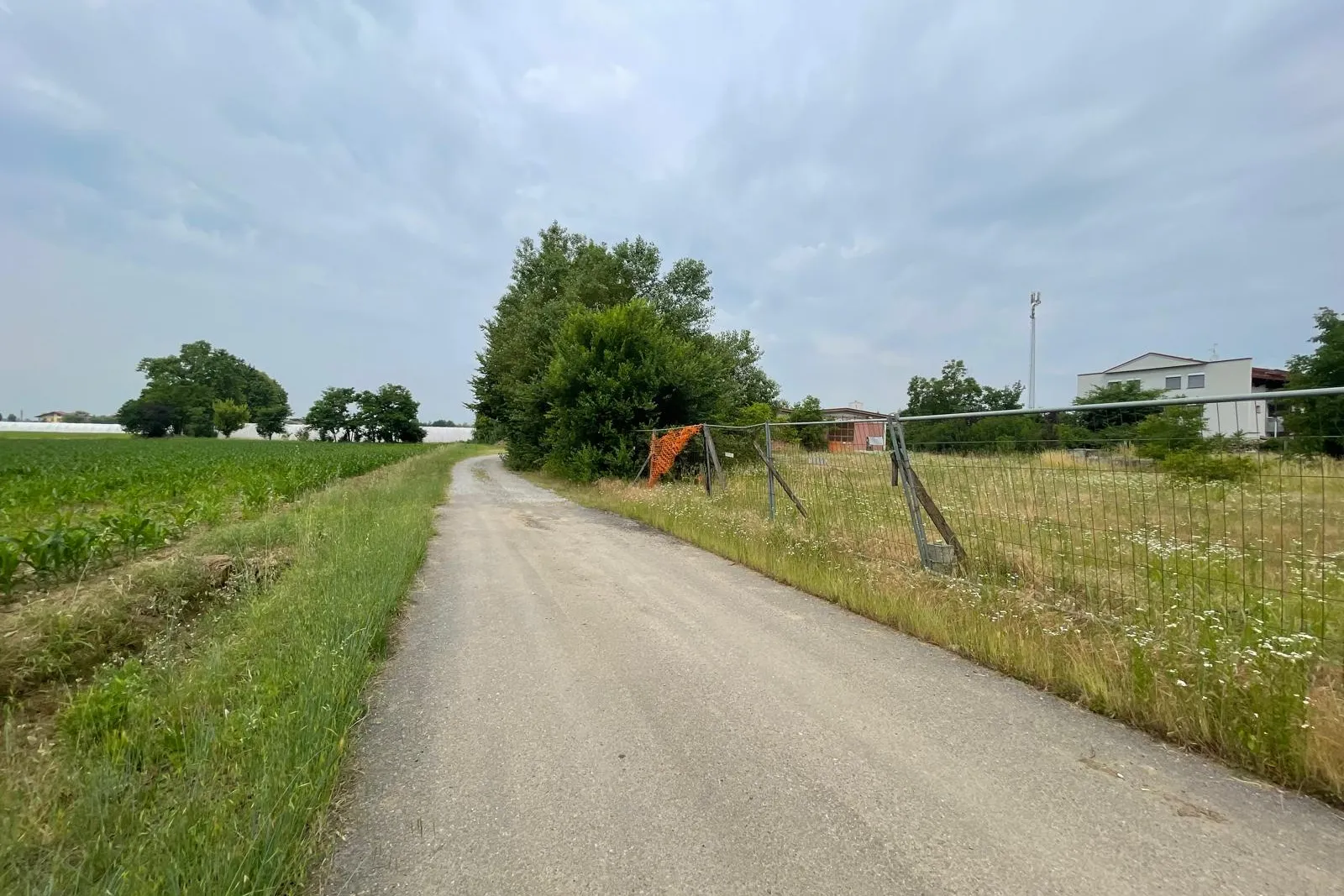 Area parzialmente edificabile e parzialmente agricola 
