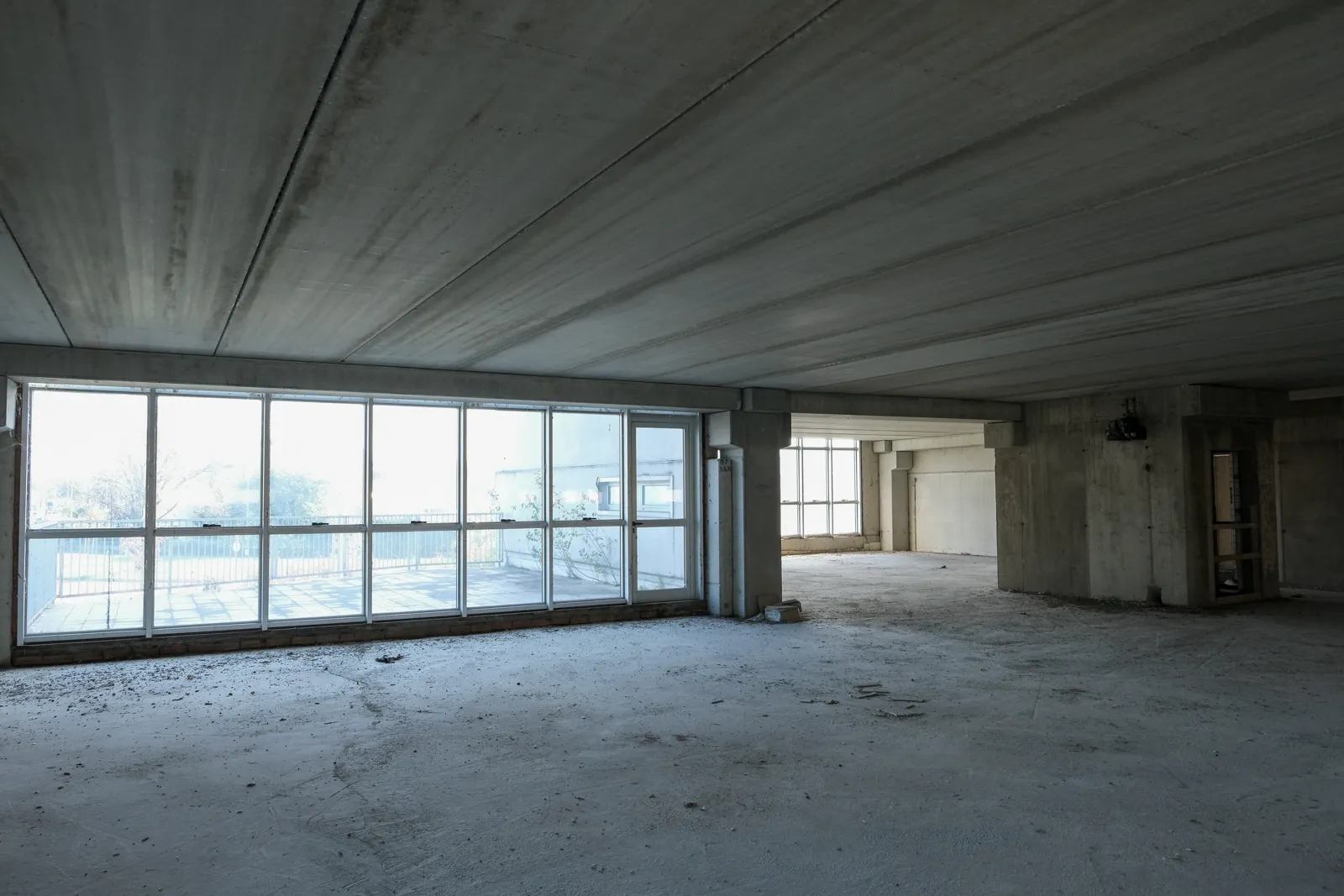 Unità immobiliare con n.4 posti auto