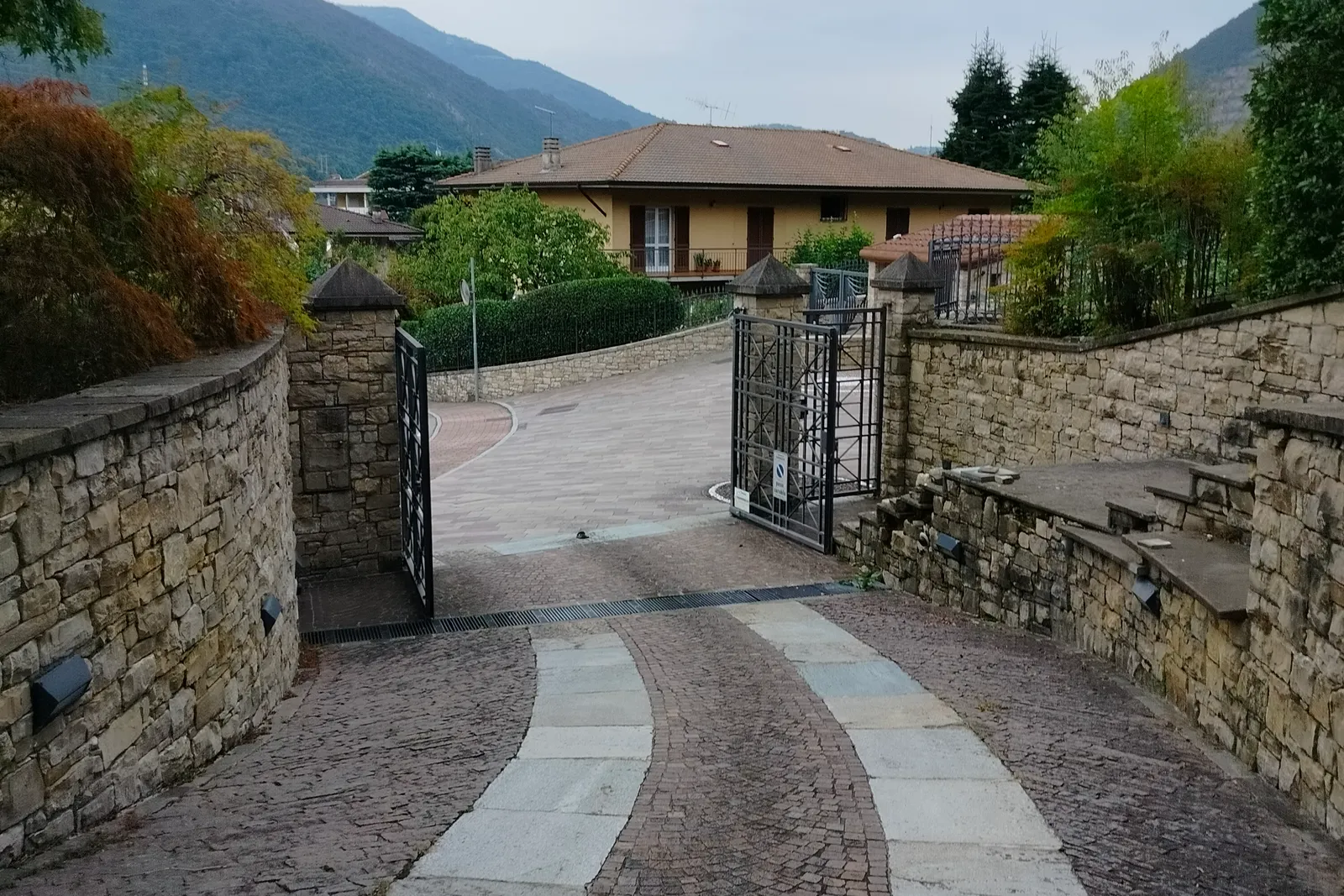 Villa con giardino