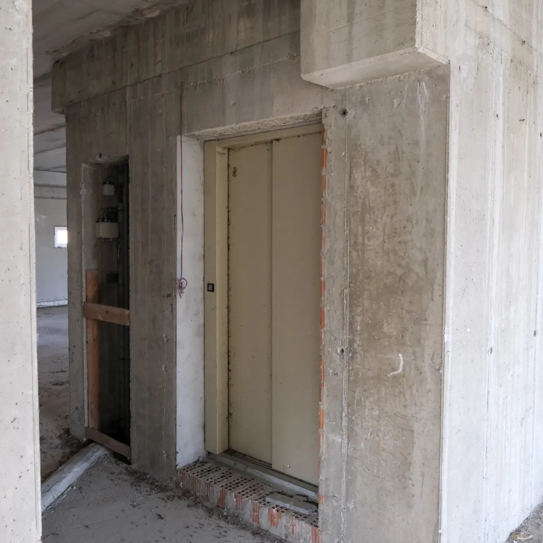 Unità immobiliare con n.4 posti auto