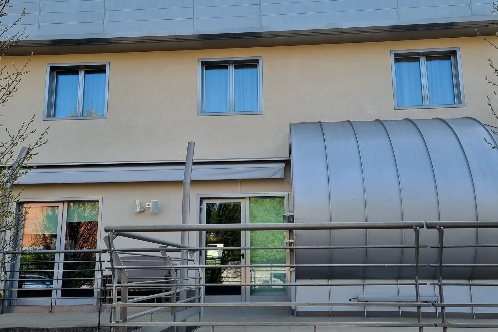 Ramo d'azienda comprendente struttura alberghiera,beni mobili,ecc.