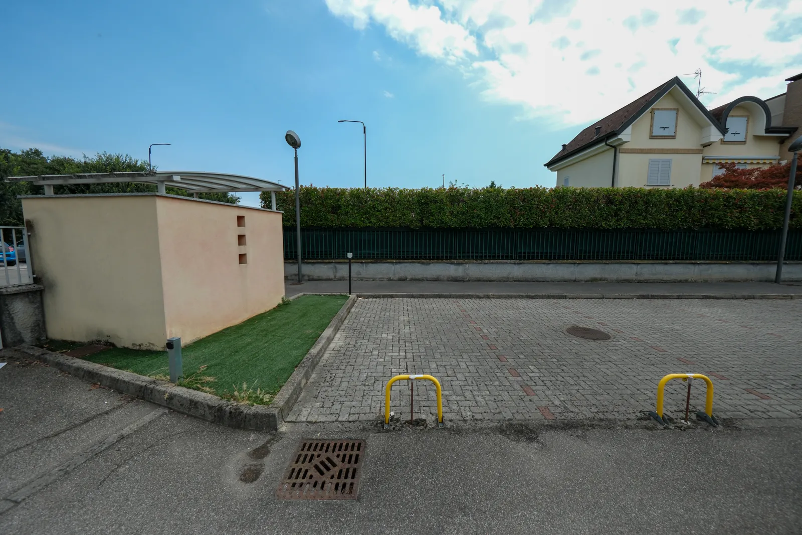 n.2 posto auto sub 2 e 3