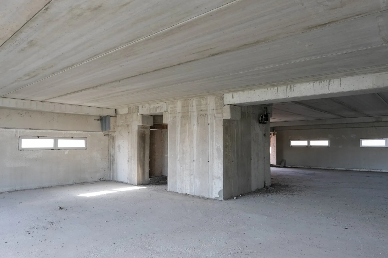 Unità immobiliare con n.4 posti auto