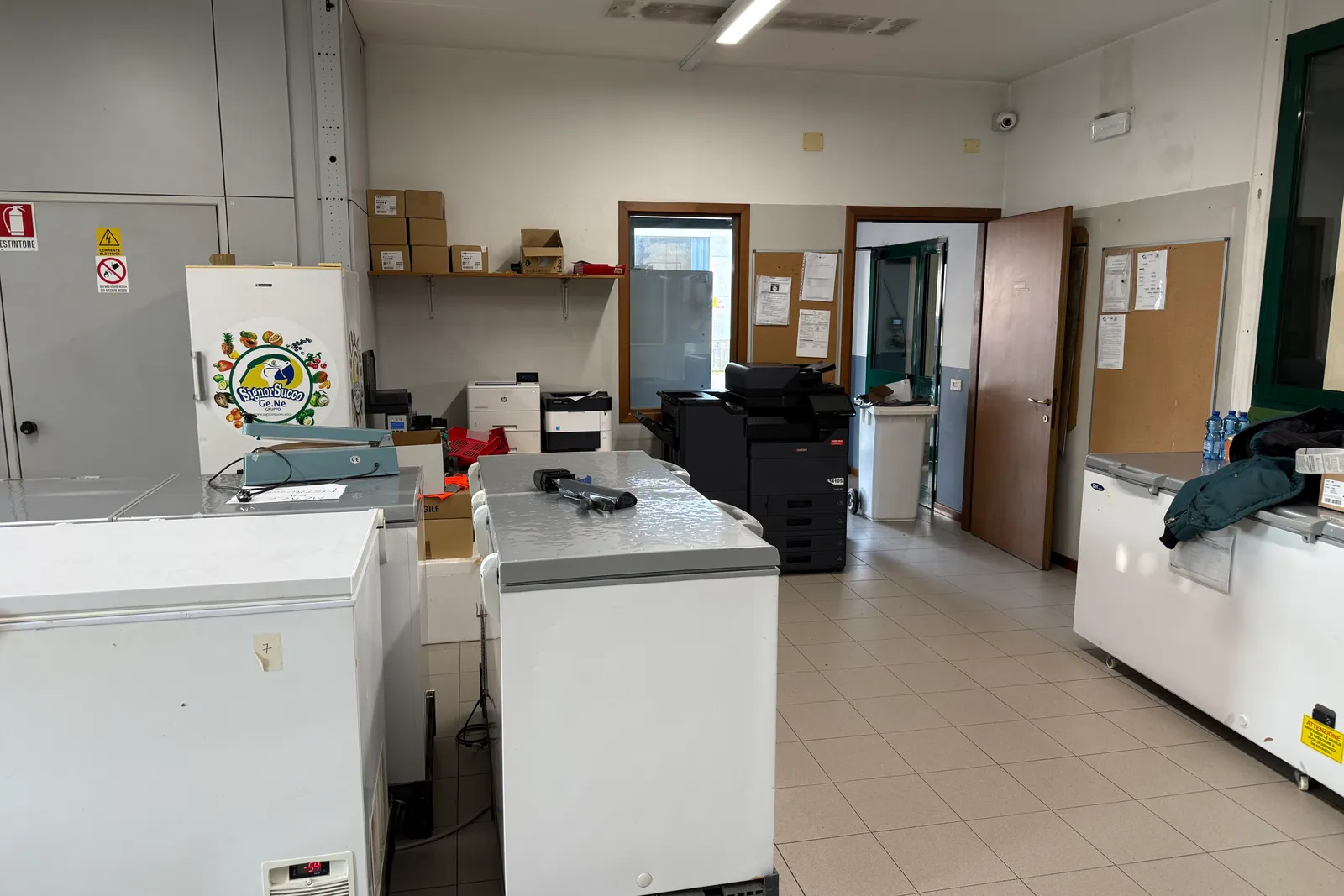 Complesso industriale con celle frigorifere e beni mobili