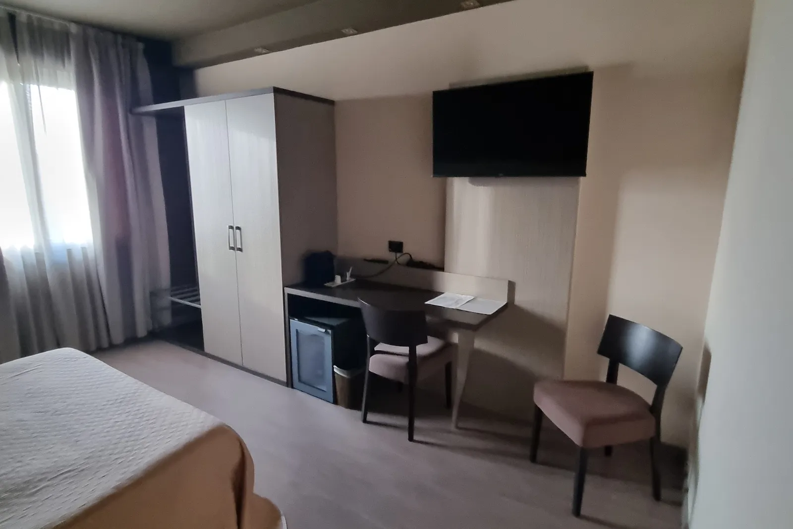 Ramo d'azienda comprendente struttura alberghiera,beni mobili,ecc.