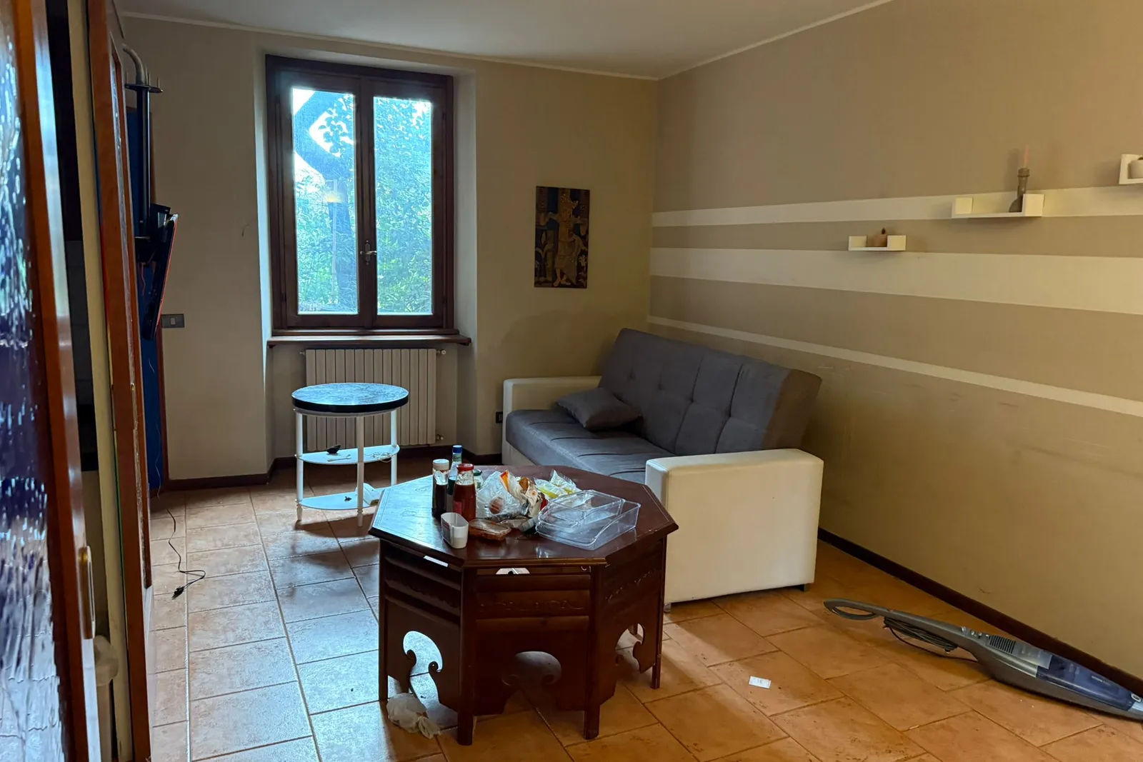 Appartamento con cantina , posto auto scoperto e autorimessa