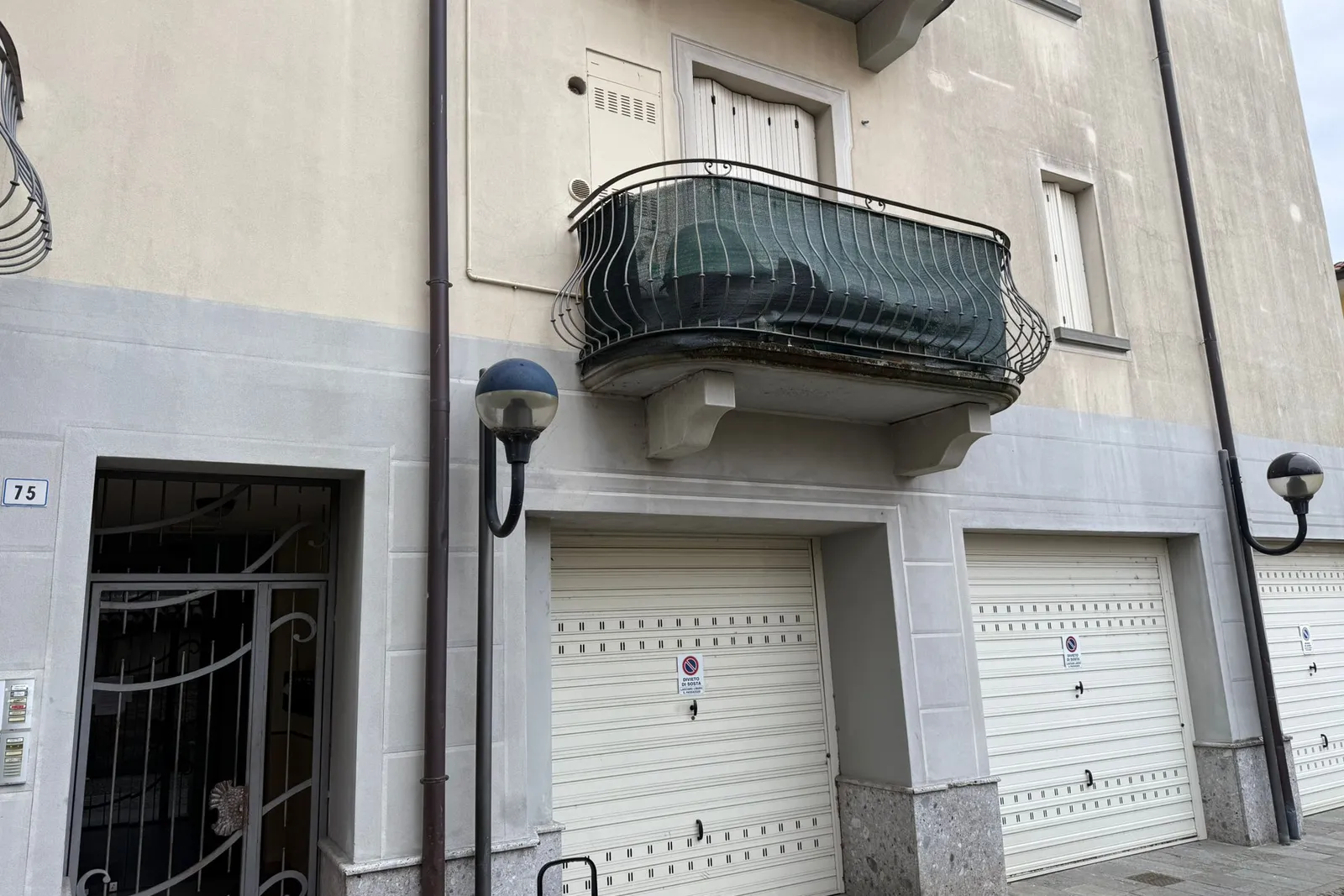 Appartamento e posto auto scoperto