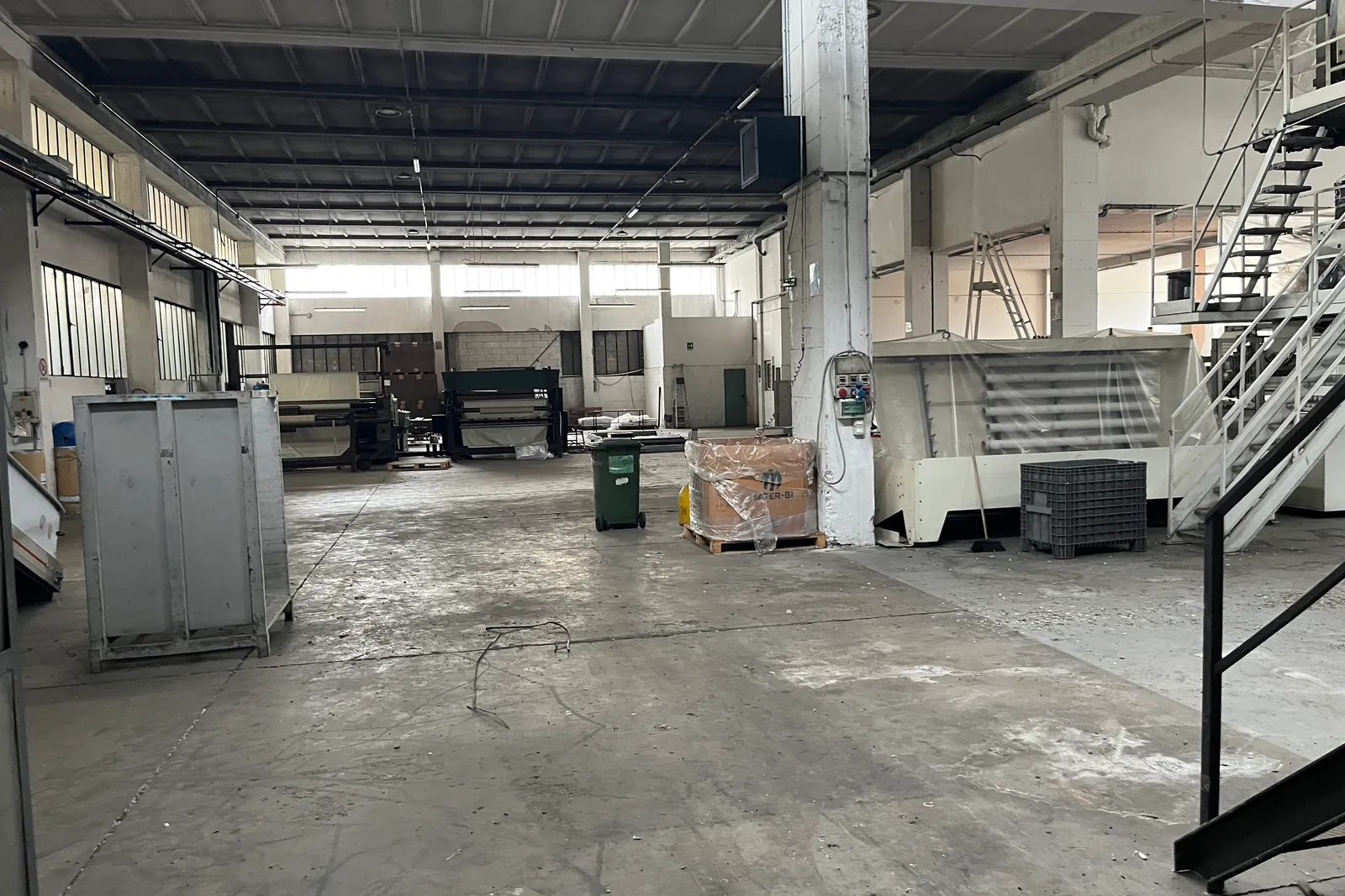 Complesso industriale e beni mobili